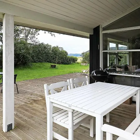 Three-bedroom Holiday In 1 Asperup