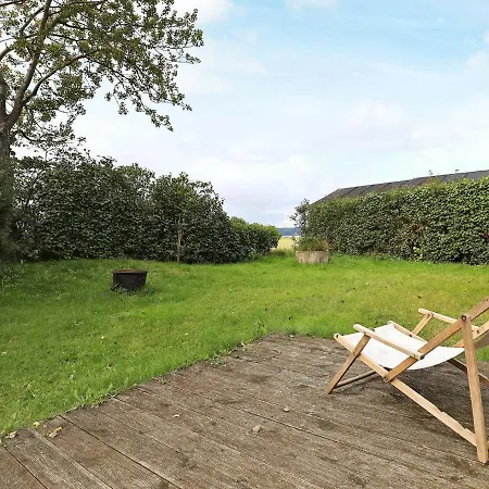 Vakantiehuis Three-bedroom Holiday In 1